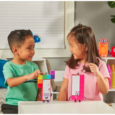 „Numberblocks“ Septyniolikos ir Aštuoniolikos figūrėlių rinkinys „Numberblocks“ Septyniolikos ir Aštuoniolikos figūrėlių rinkinys